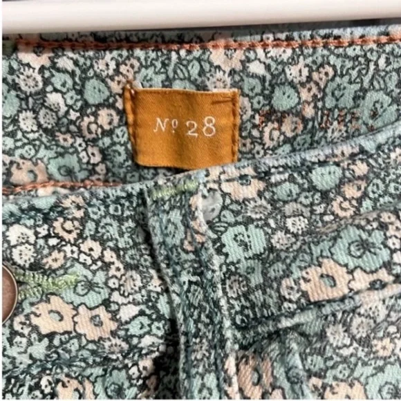 Pilcro and the Letterpress Slim Stet Floral Pants Size: 28 Inseam: 24” - Picture 4 of 8